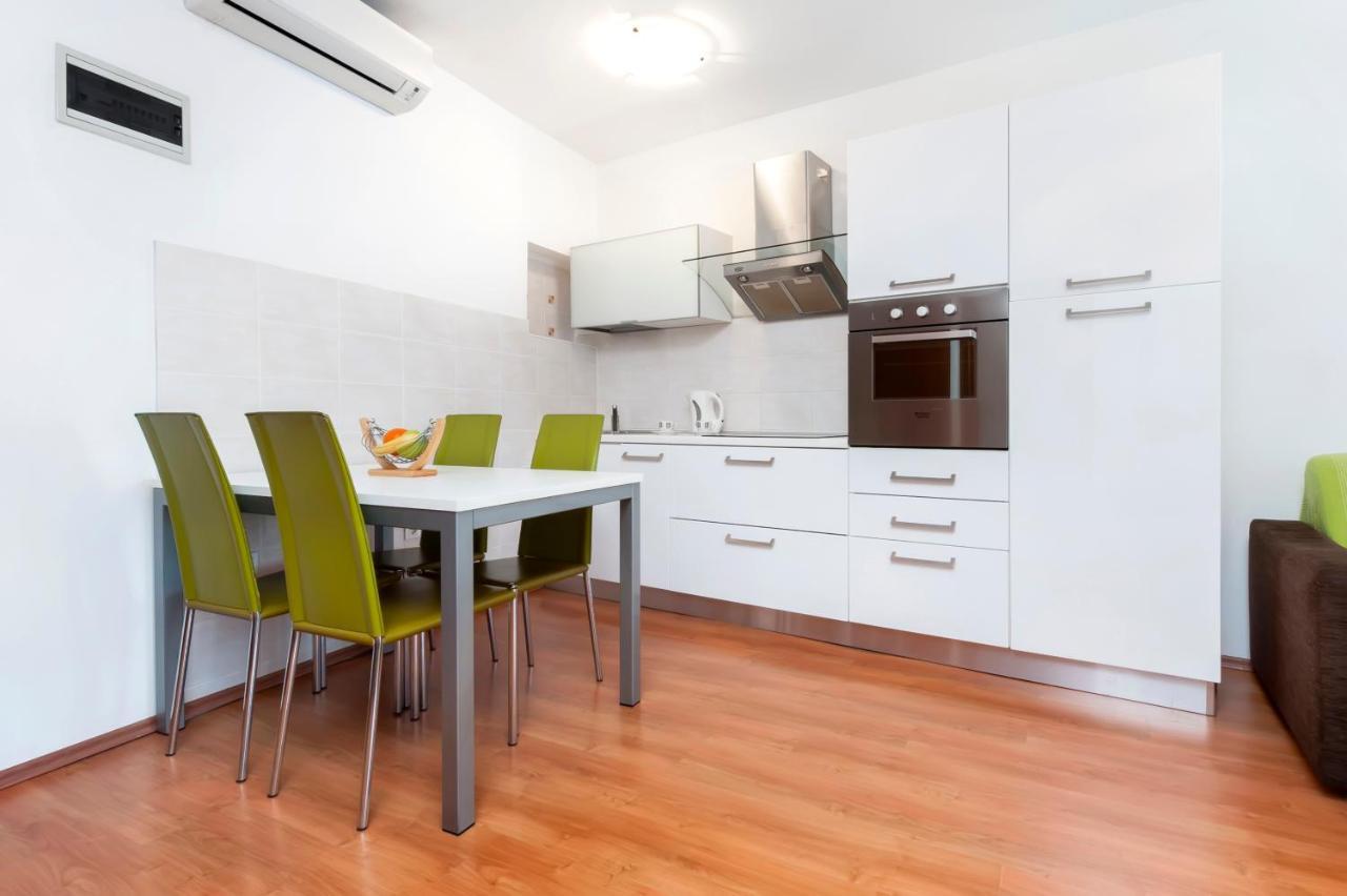 Sea View Apartment Rovinj Extérieur photo